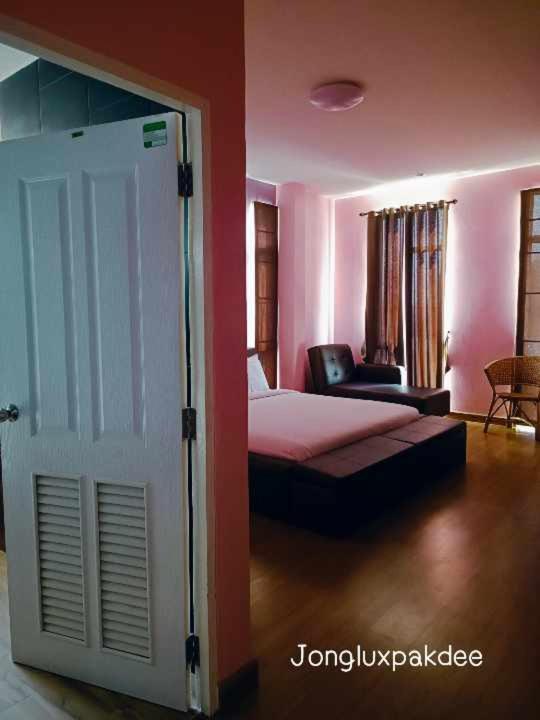 Jong Lux Pak Dee Bed & Breakfast Uttaradit Eksteriør bilde